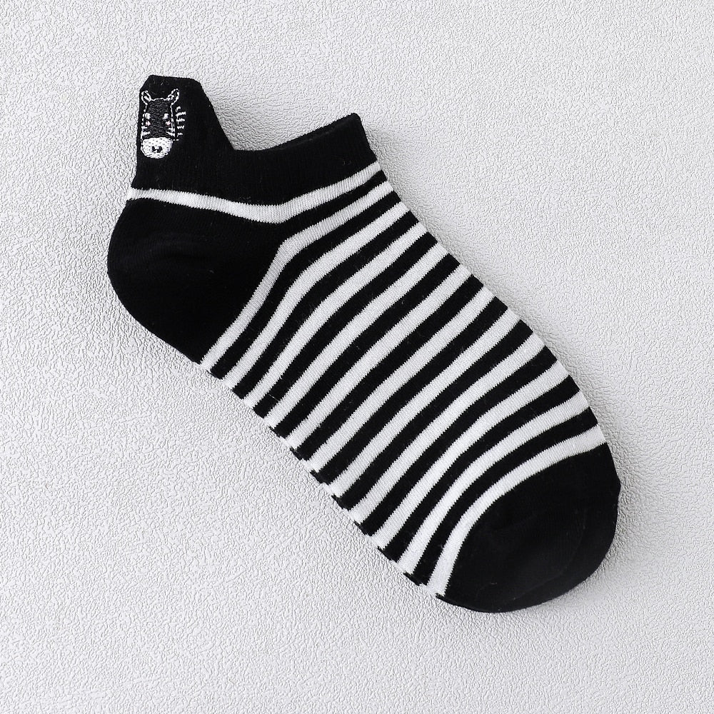 Funny Cute Embroidery Panda Socks Women Harajuku Divertidos Kawaii White Black Calcetines Mujer Ankle Sokken Chaussette Femme